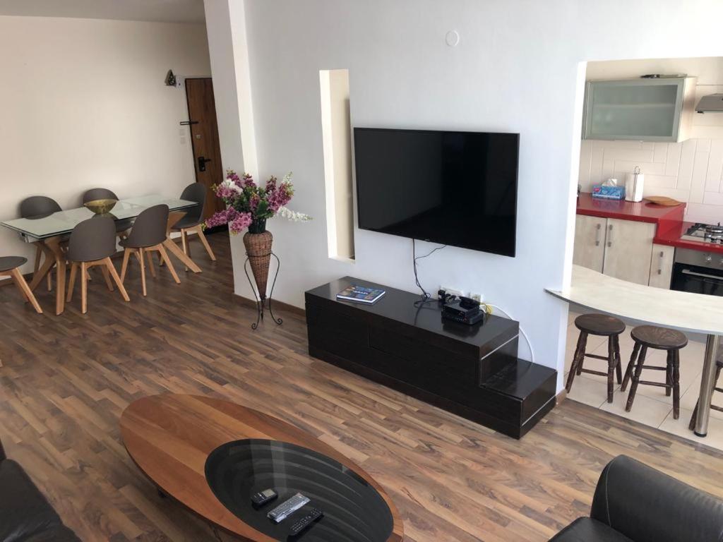 Sky Home Apartment Jabotinsky 8 Bat Yam Εξωτερικό φωτογραφία